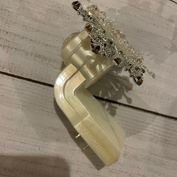 Wallflowers snowflake plug in​​ - Picture 2 of 4
